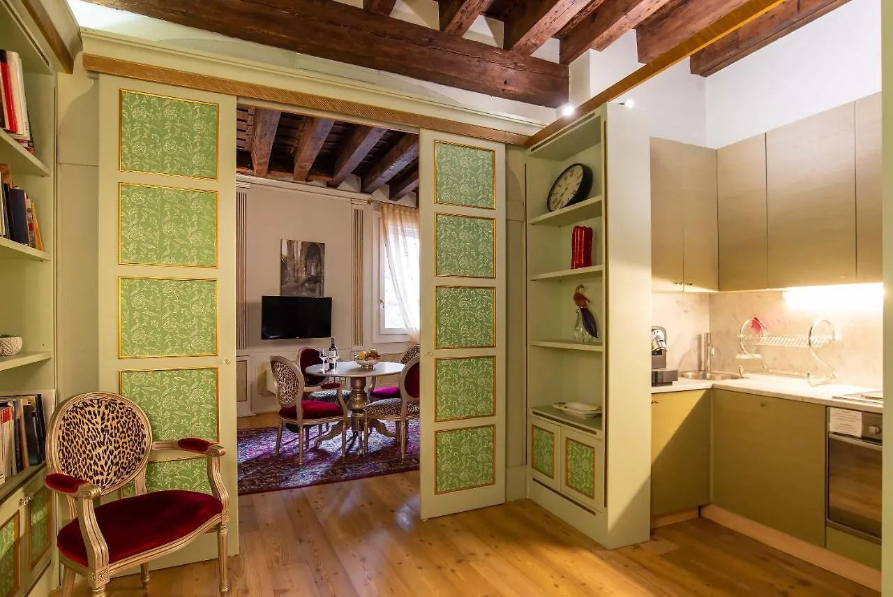 Sant'Angelo - Fenice Apartments In Veneza Itália