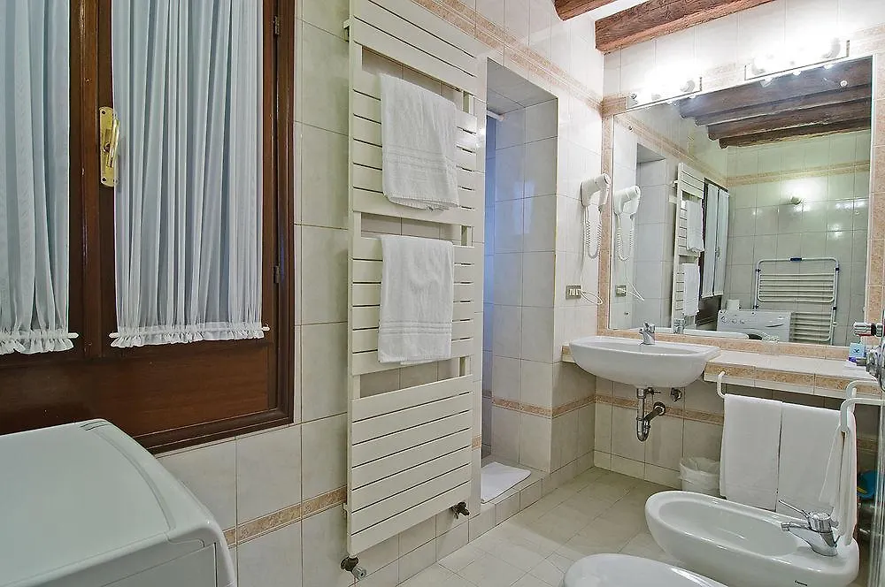 Sant'Angelo - Fenice Apartments In Venise 0*,