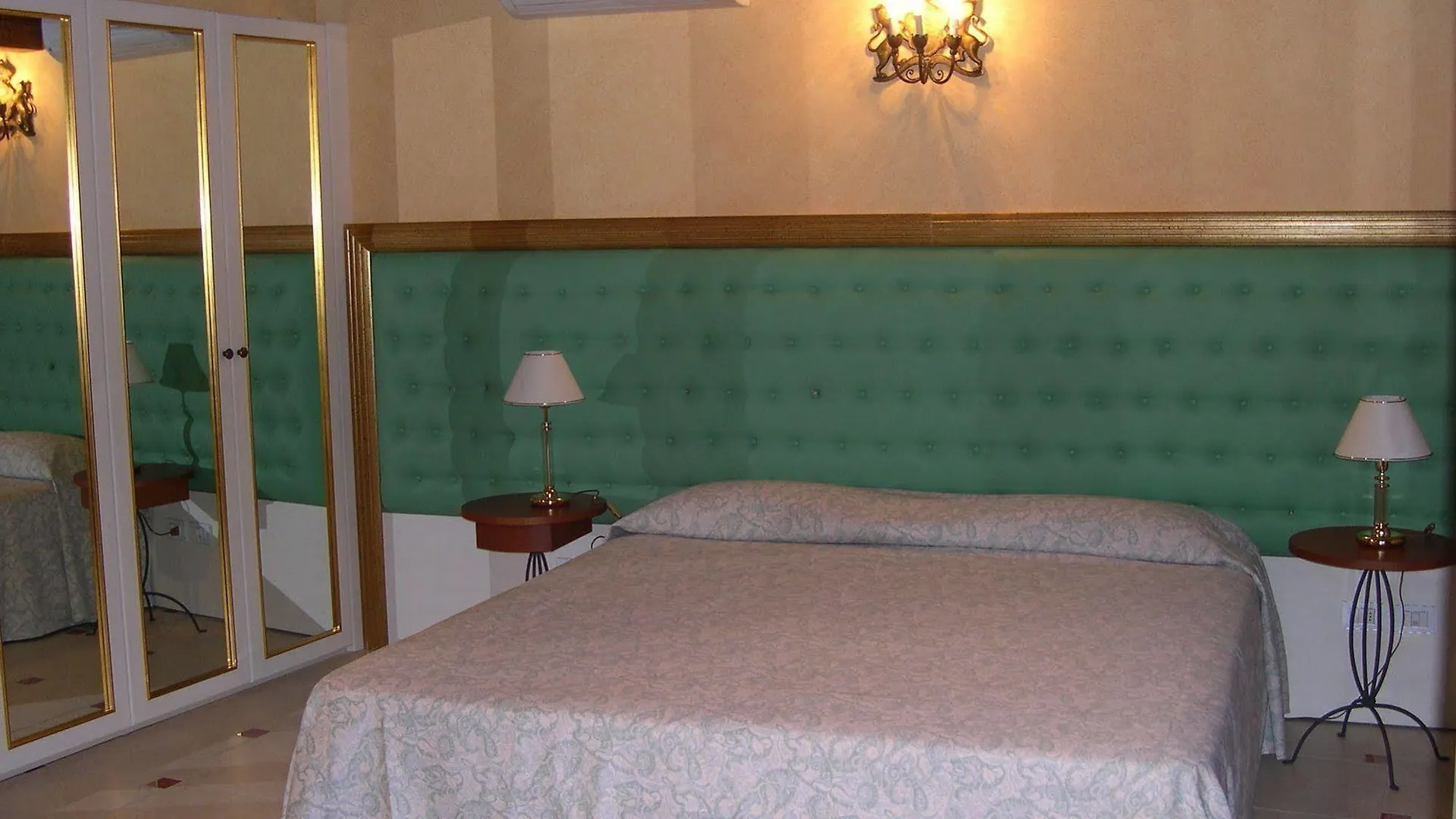 Sant'Angelo - Fenice Apartments In Benátky